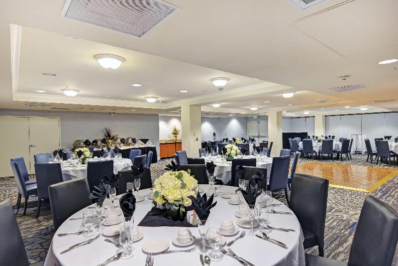 فندق Embassy Suites By Hilton Valencia