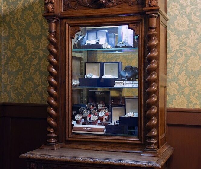 هتل Fidder Patrick S Whisky Bar