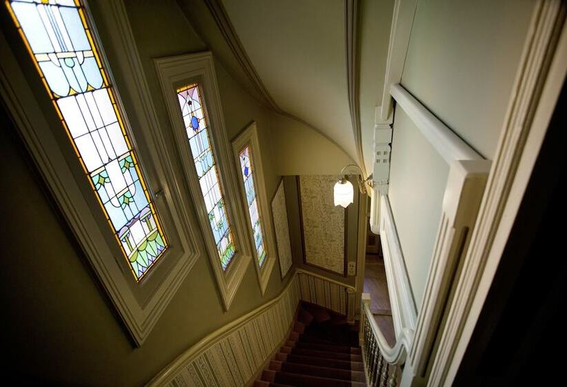 هتل Fidder Patrick S Whisky Bar