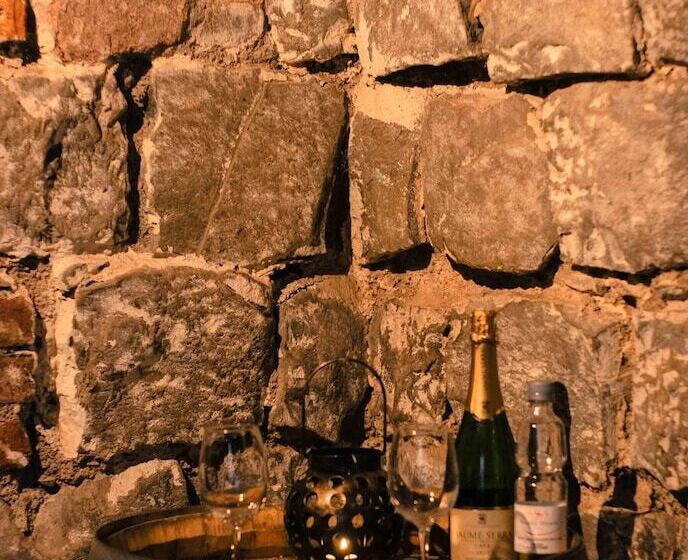 هتل Happy House Hostel