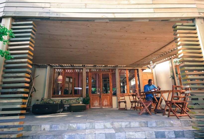 هتل Happy House Hostel