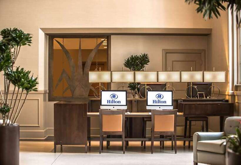 هتل Hilton Baton Rouge Capitol Center