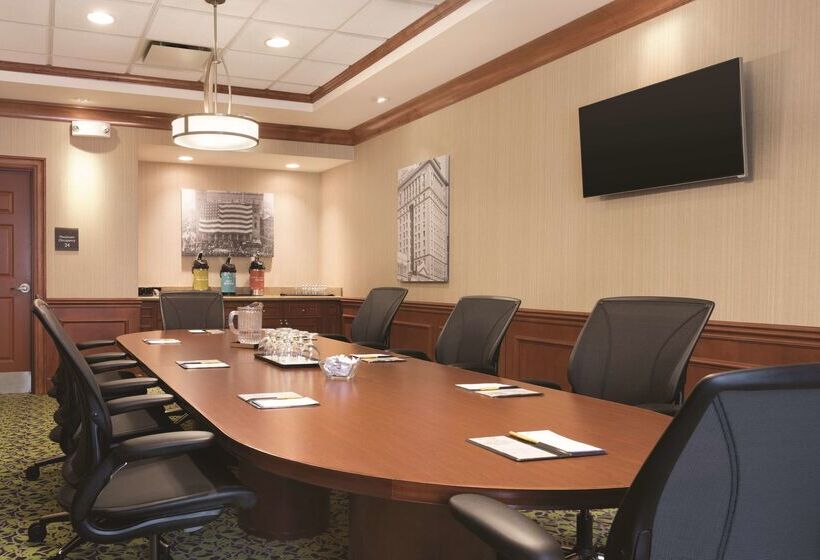 酒店 Hilton Garden Inn Akron Canton Airport