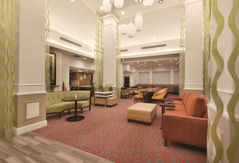 酒店 Hilton Garden Inn Akron Canton Airport