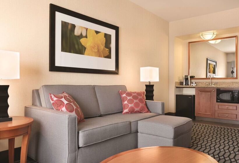 酒店 Hilton Garden Inn Akron Canton Airport