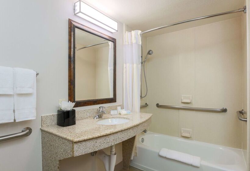 فندق Hilton Garden Inn Bakersfield