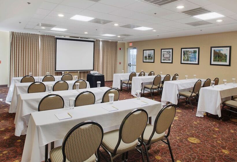 هتل Hilton Garden Inn Bentonville Rogers