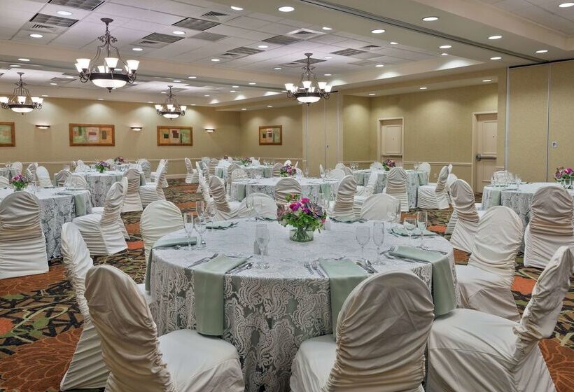 Отель Hilton Garden Inn Buffalo Airport