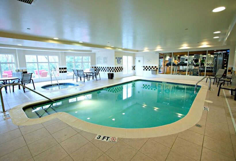 בית מלון כפרי Hilton Garden Inn Charleston Airport