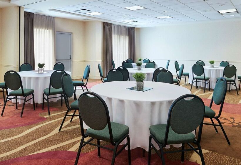 בית מלון כפרי Hilton Garden Inn Charlotte Pineville