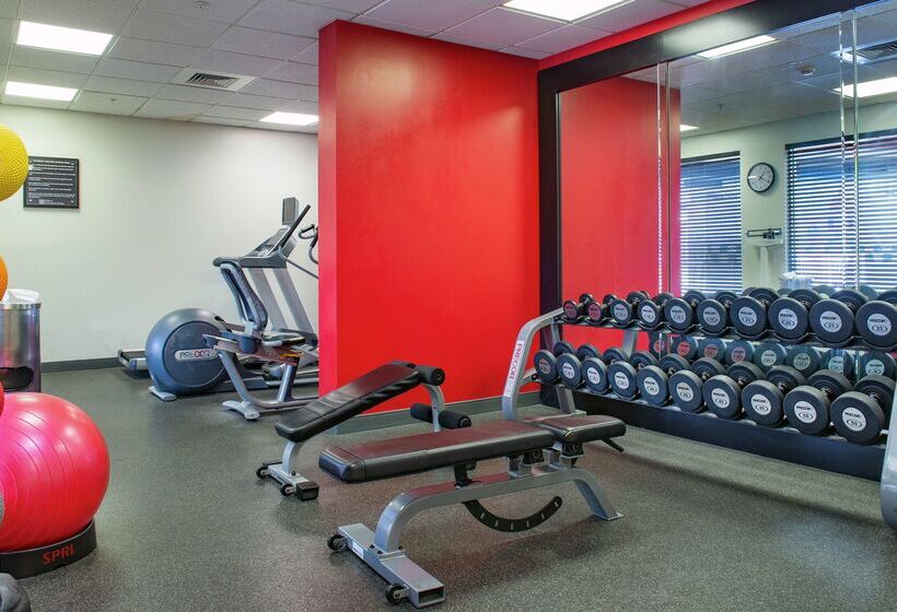 בית מלון כפרי Hilton Garden Inn Charlotte Pineville