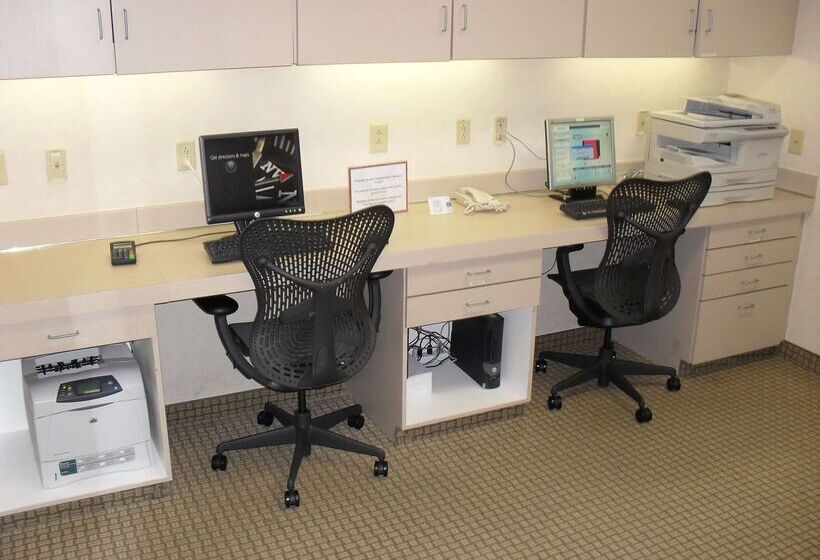 בית מלון כפרי Hilton Garden Inn Charlotte Pineville