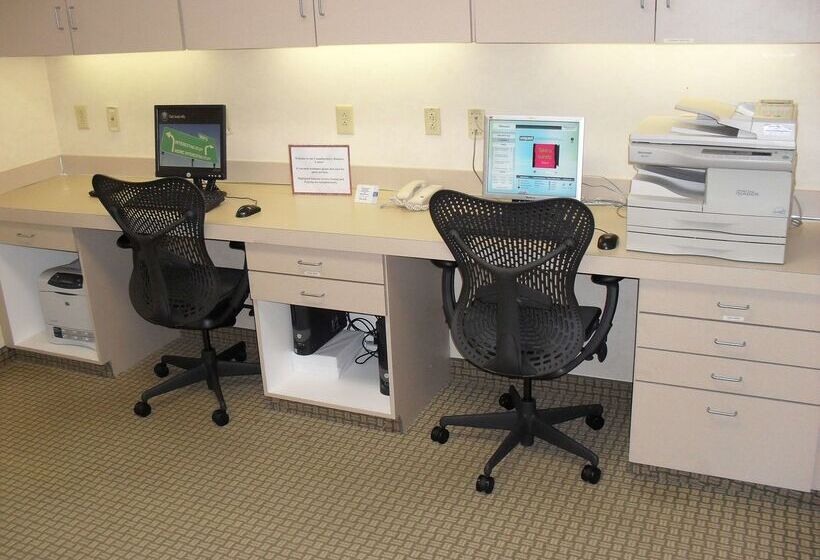 בית מלון כפרי Hilton Garden Inn Charlotte Pineville