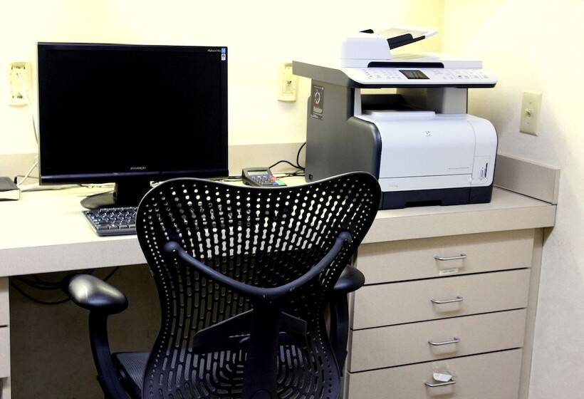 בית מלון כפרי Hilton Garden Inn Charlotte Pineville