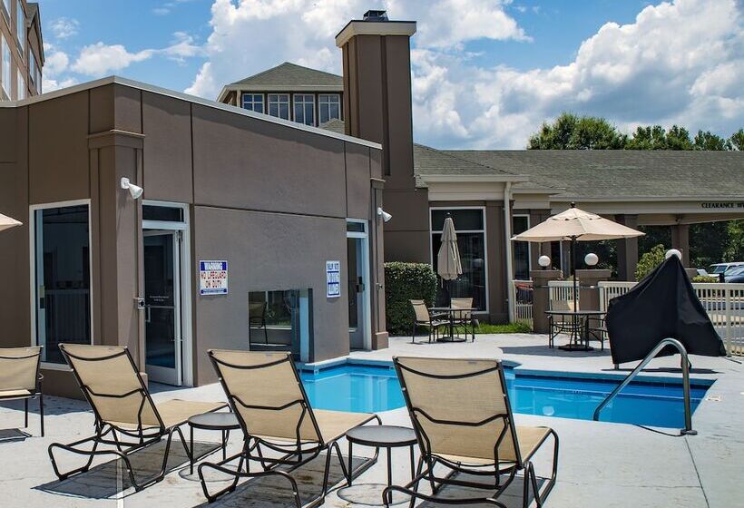 בית מלון כפרי Hilton Garden Inn Charlotte Pineville