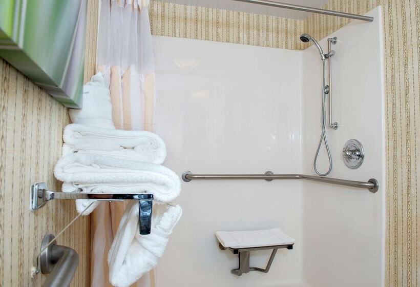 בית מלון כפרי Hilton Garden Inn Charlotte Pineville