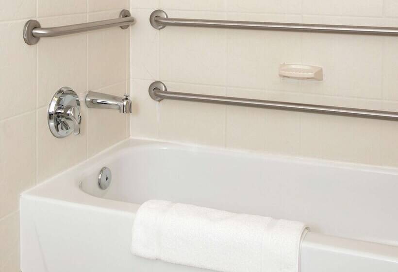 בית מלון כפרי Hilton Garden Inn Charlotte Pineville