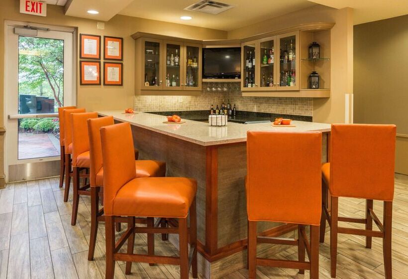 هتل Hilton Garden Inn Charlottesville