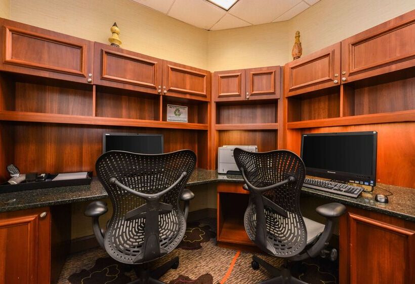هتل Hilton Garden Inn Charlottesville