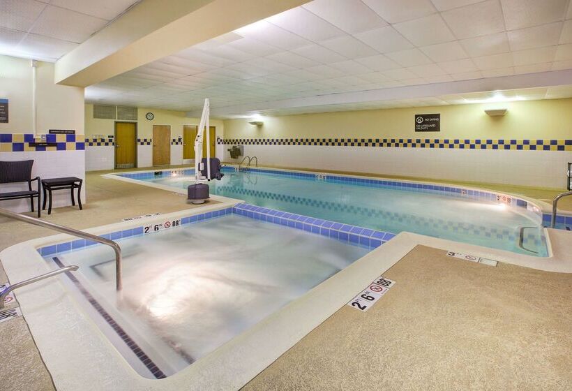 בית מלון כפרי Hilton Garden Inn Chesterton