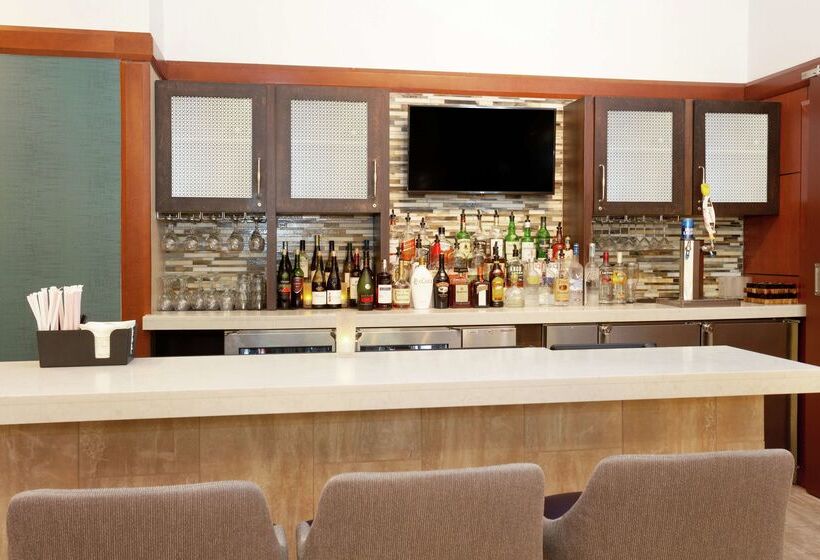 فندق Hilton Garden Inn Chicago North Shore / Evanston