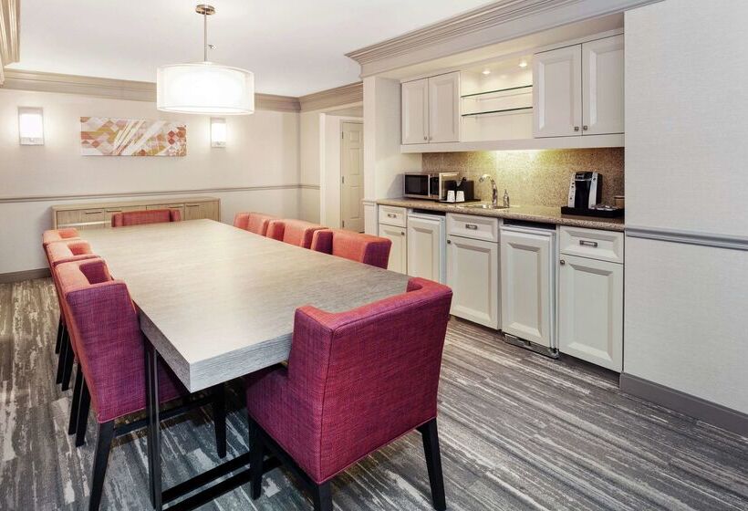 فندق Hilton Garden Inn Chicago North Shore / Evanston