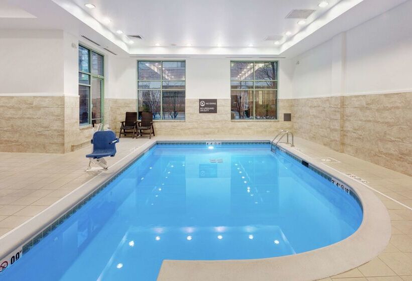 בית מלון כפרי Hilton Garden Inn Chicago North Shore / Evanston
