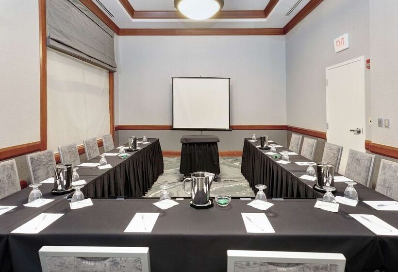 فندق Hilton Garden Inn Chicago North Shore / Evanston