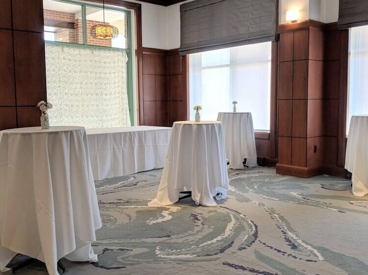 בית מלון כפרי Hilton Garden Inn Chicago North Shore / Evanston
