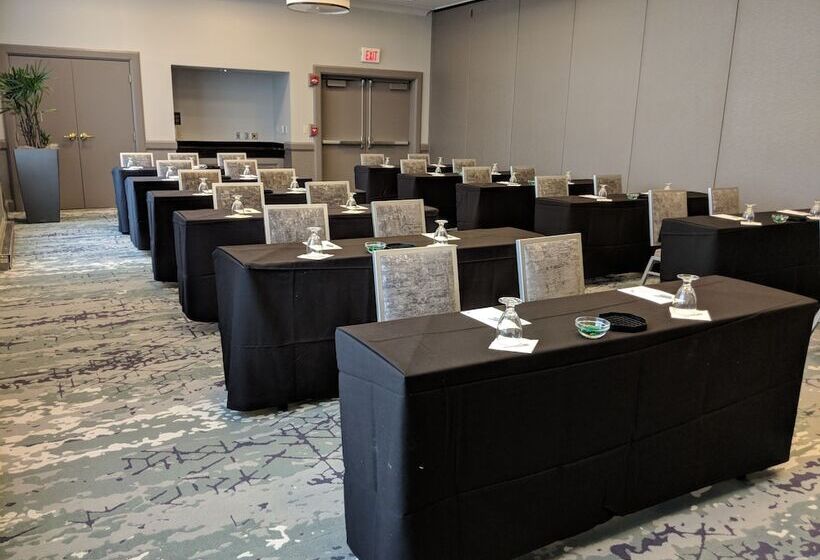 فندق Hilton Garden Inn Chicago North Shore / Evanston