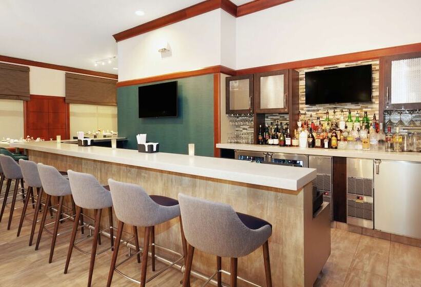 בית מלון כפרי Hilton Garden Inn Chicago North Shore / Evanston