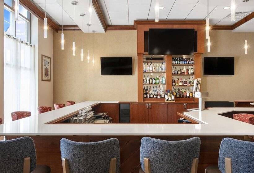 בית מלון כפרי Hilton Garden Inn Cleveland Downtown