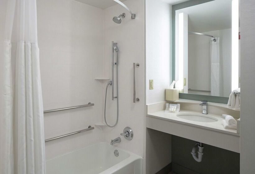 ホテル Hilton Garden Inn Evansville