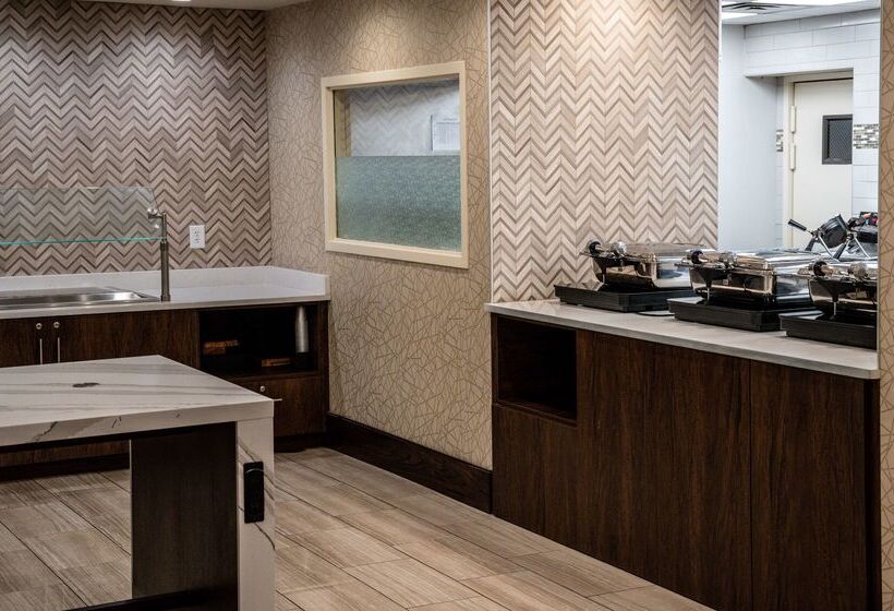 فندق Hilton Garden Inn Fayetteville Fort Liberty