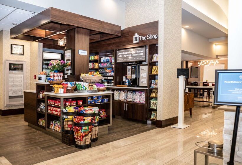 فندق Hilton Garden Inn Fayetteville Fort Liberty