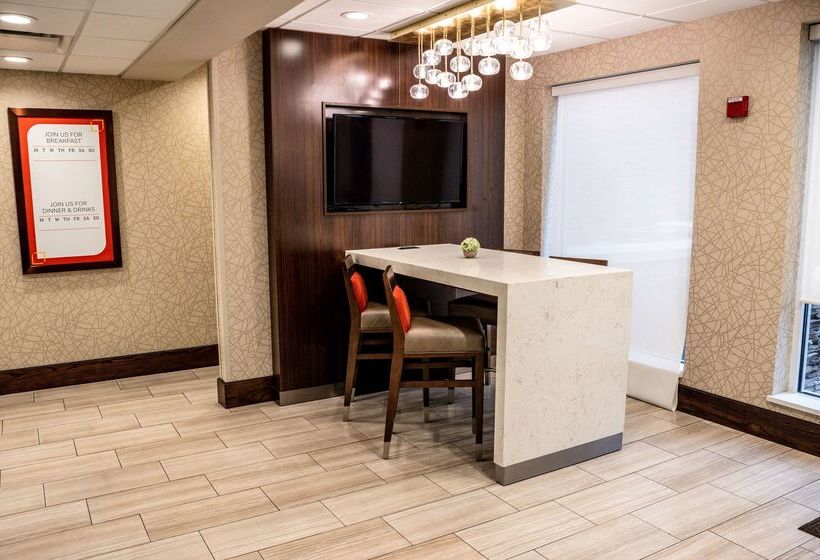 فندق Hilton Garden Inn Fayetteville Fort Liberty