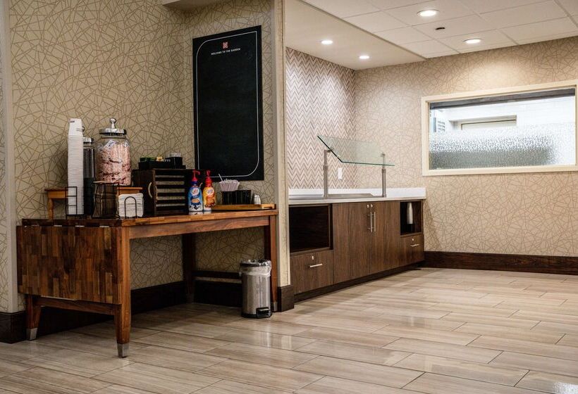 فندق Hilton Garden Inn Fayetteville Fort Liberty