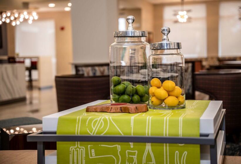 فندق Hilton Garden Inn Fayetteville Fort Liberty