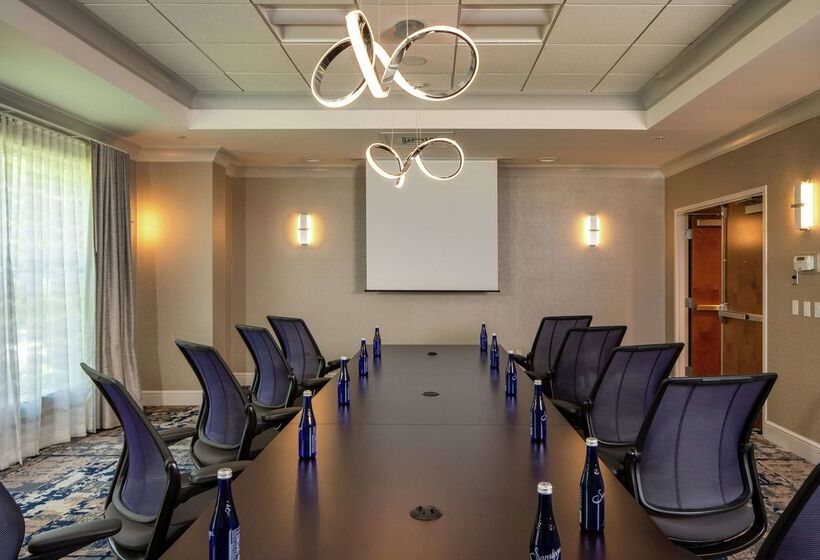 בית מלון כפרי Hilton Garden Inn Freeport Downtown