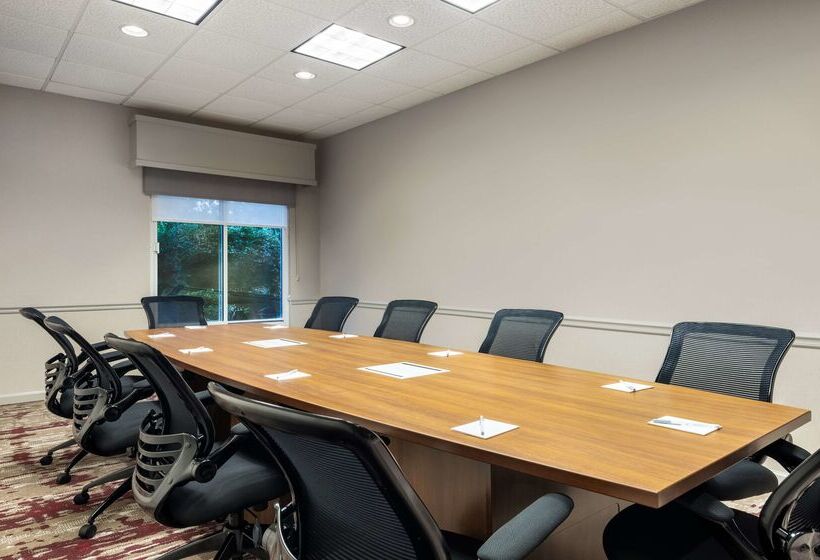 Отель Hilton Garden Inn Montgomery East