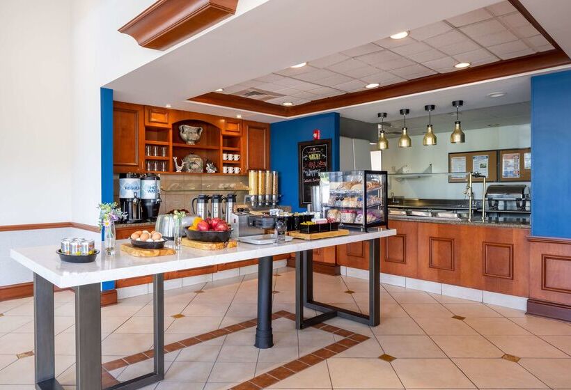 هتل Hilton Garden Inn Mystic/groton