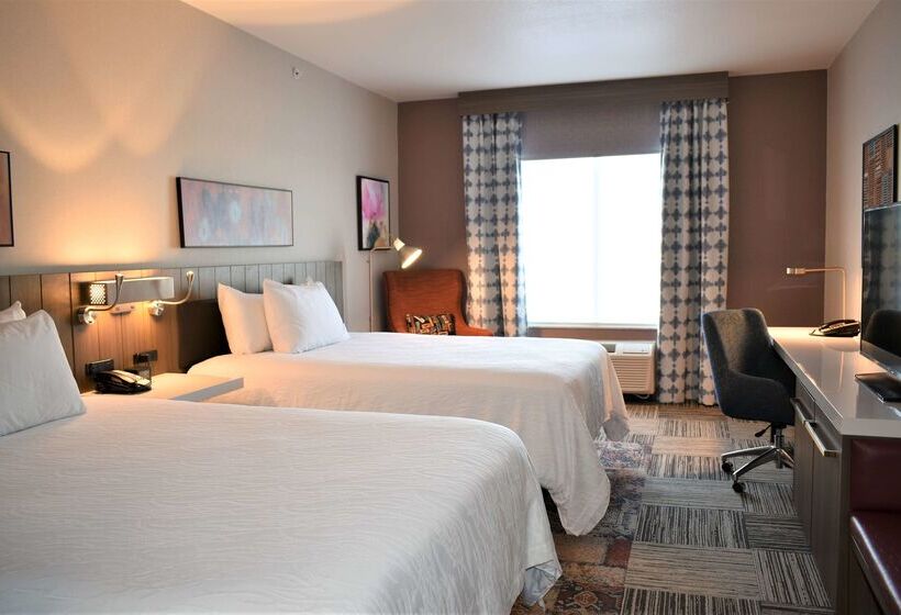 בית מלון כפרי Hilton Garden Inn Oconomowoc