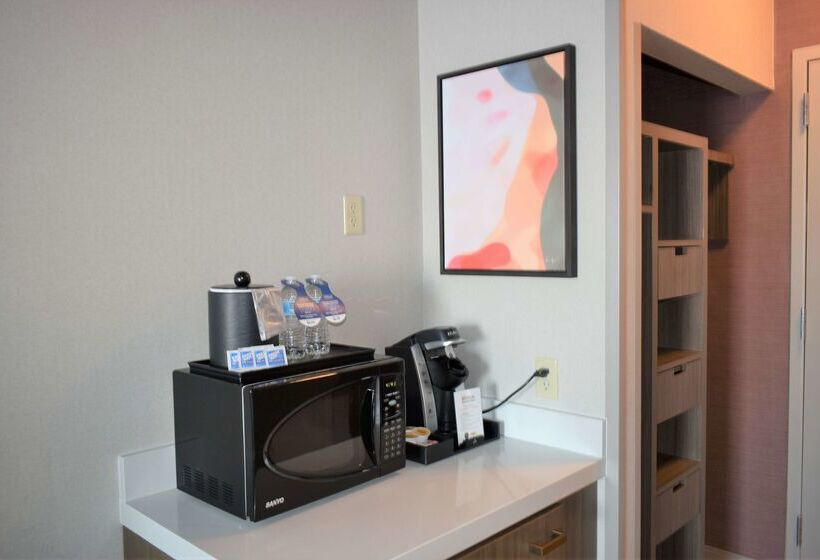 בית מלון כפרי Hilton Garden Inn Oconomowoc