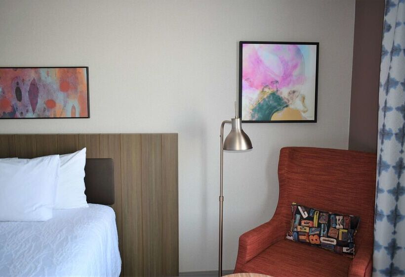 בית מלון כפרי Hilton Garden Inn Oconomowoc