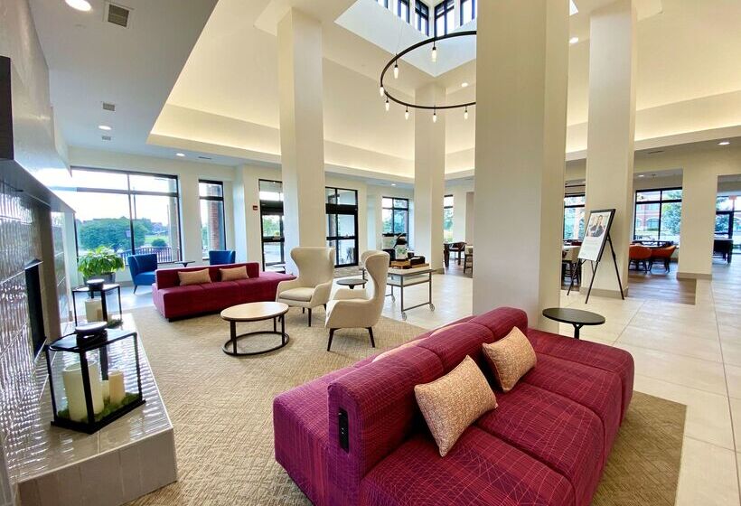 בית מלון כפרי Hilton Garden Inn Oconomowoc