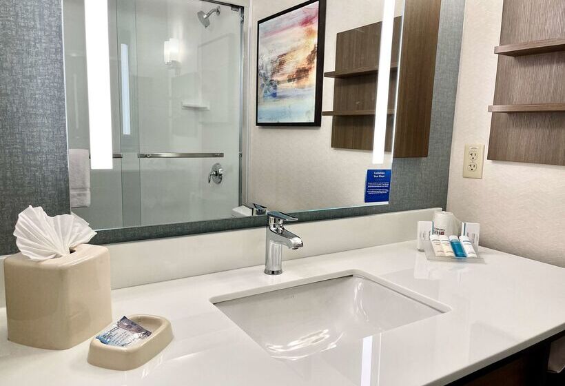 בית מלון כפרי Hilton Garden Inn Oconomowoc