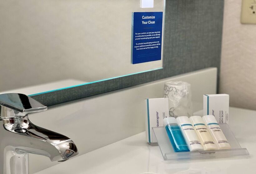 בית מלון כפרי Hilton Garden Inn Oconomowoc