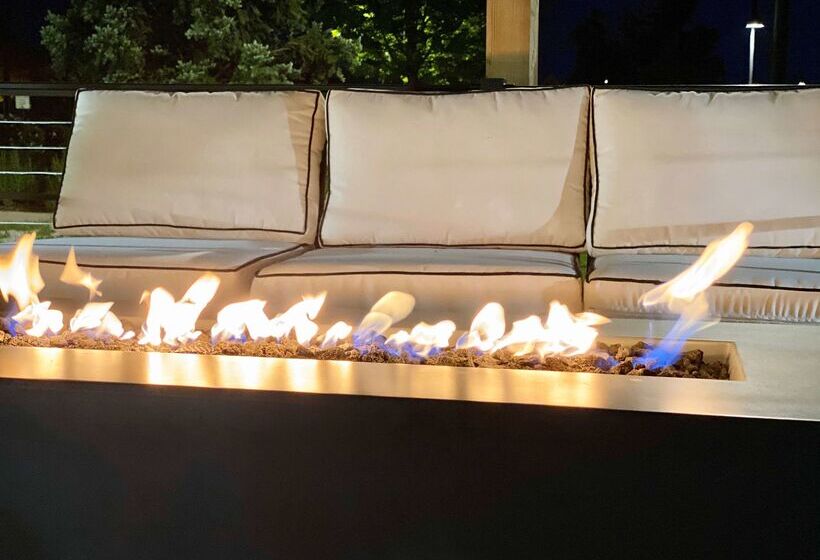 בית מלון כפרי Hilton Garden Inn Oconomowoc