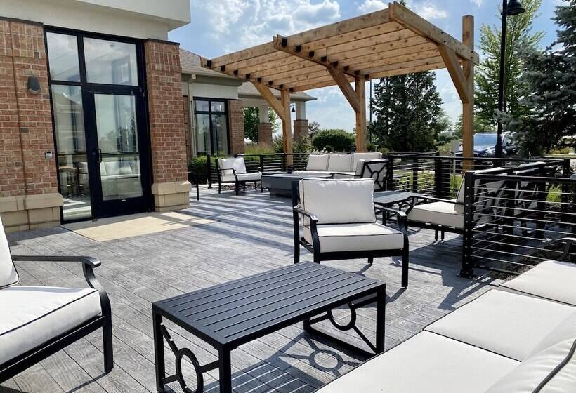 בית מלון כפרי Hilton Garden Inn Oconomowoc