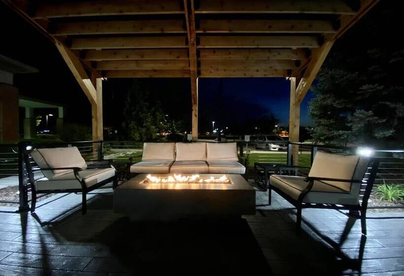 בית מלון כפרי Hilton Garden Inn Oconomowoc